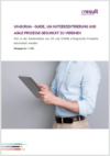 Titelbild des Whitepapers UX4SCRUM: Stehender Mann mit Tablet,