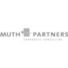 Muth Partners Logo in schwarzweiß auf weißem Hintergrund.